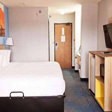 Days Inn By Wyndham Ozark Springfield Buitenkant foto