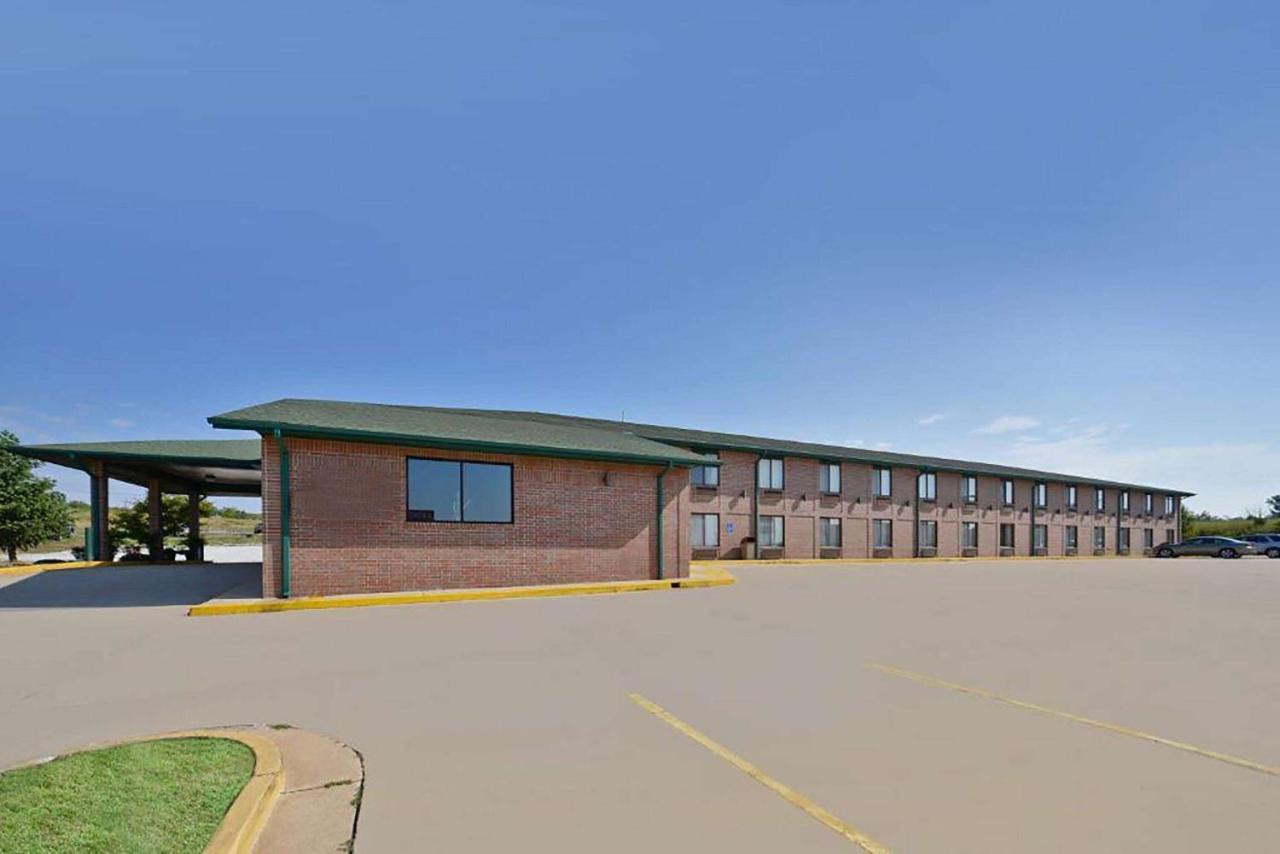 Days Inn By Wyndham Ozark Springfield Buitenkant foto