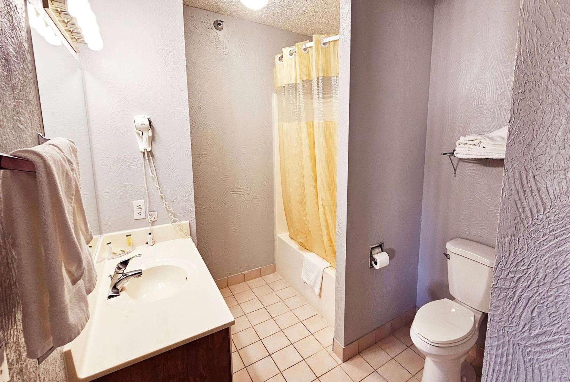 Days Inn By Wyndham Ozark Springfield Buitenkant foto