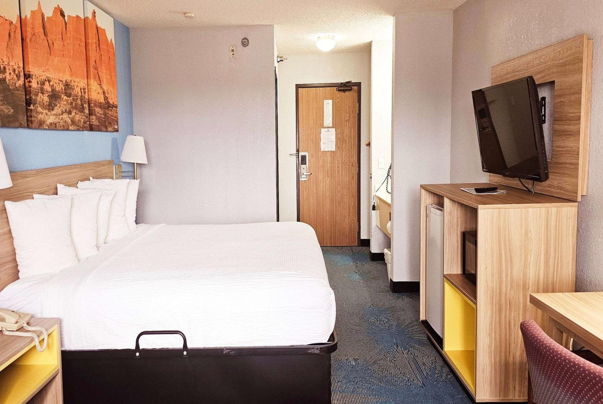 Days Inn By Wyndham Ozark Springfield Buitenkant foto