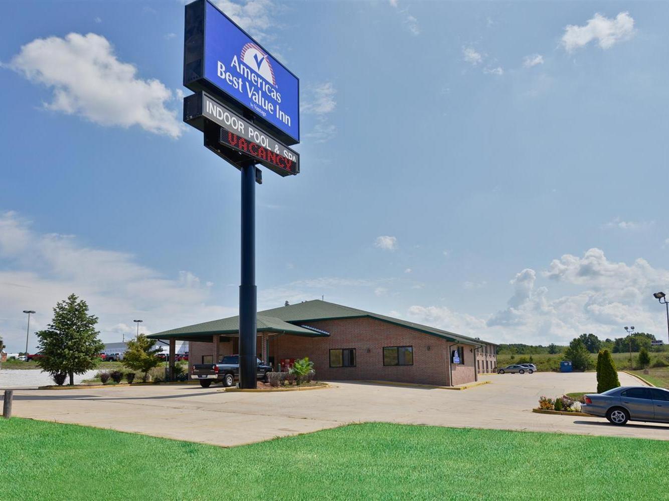 Days Inn By Wyndham Ozark Springfield Buitenkant foto