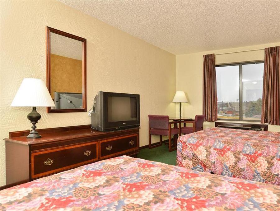 Days Inn By Wyndham Ozark Springfield Buitenkant foto
