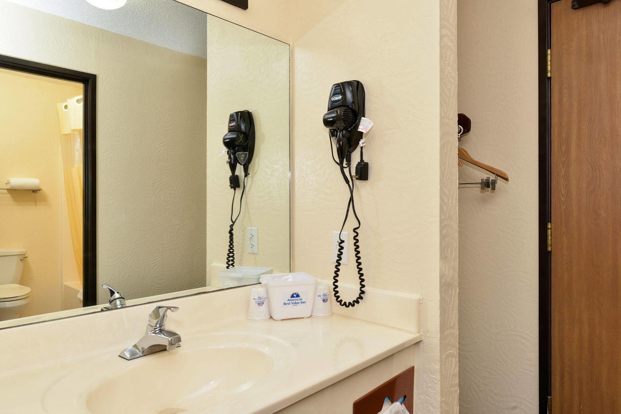 Days Inn By Wyndham Ozark Springfield Buitenkant foto